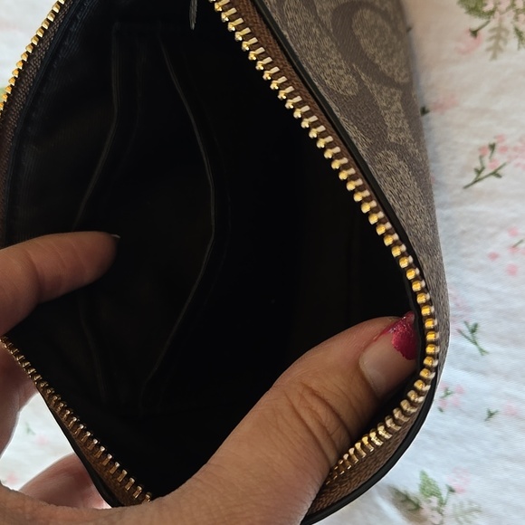 BRAND NEW coach wristlet - Picture 4 of 8